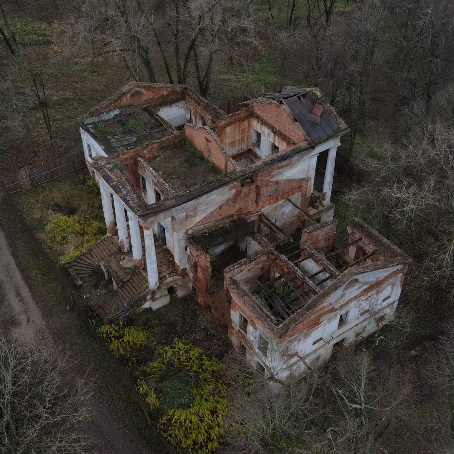 Маршрут на один день. Дворцово-парковый комплекс Слацьвинских -  Мемориальный комплекс партизанской бригады 